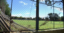 Lucidão: abandonado, campo de futebol no Dirceu II vira local de depósito de lixo