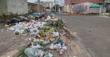Lixo acumulado próximo ao Parque da Cidadania gera transtornos à população