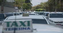 Taxistas protestam na Strans pedindo aumento de 30% na tarifa das corridas em Teresina