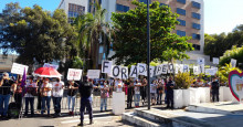 Dr. Pessoa é recebido com protestos em missa pelo aniversário de Teresina