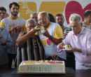 Teresina: Manifestantes jogam ovos em Dr. Pessoa durante evento de corte de bolo