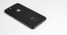 Apple é multada em R$ 12 mi após Governo Federal suspender venda de Iphone sem carregador