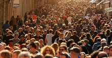 População mundial atinge a marca de 8 bilhões de pessoas, diz ONU