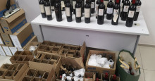 Operação Sommelier: Polícia apreende cerca de 500 garrafas de vinho e espumantes