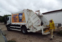 Coleta de lixo é suspensa em Teresina após funcionários reivindicarem pagamento de salário